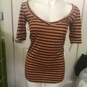 Striped stretchy v-neck tee